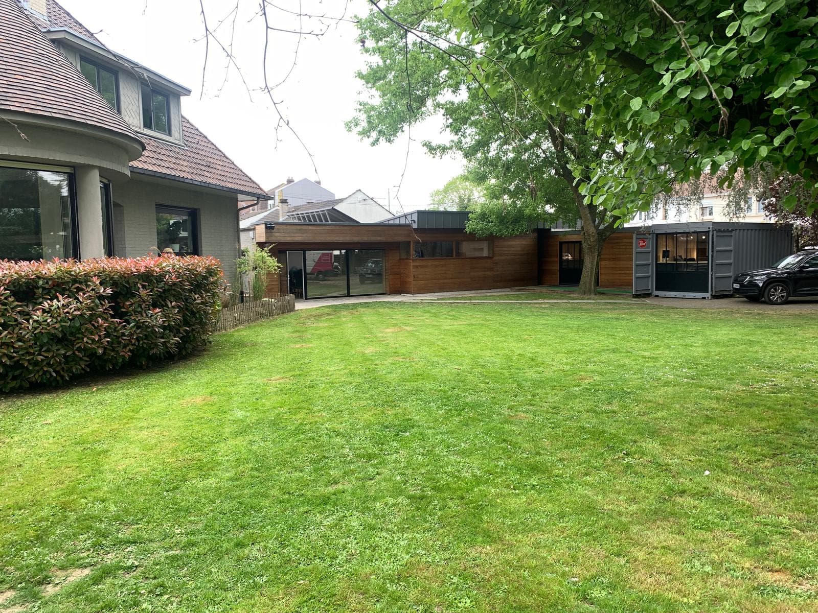 La Villa Wasqualienne - Calme, verdure, luminosité - Un environnement apaisant, à l'intérieur comme à l'extérieur, propice à la concentration et à la créativité.