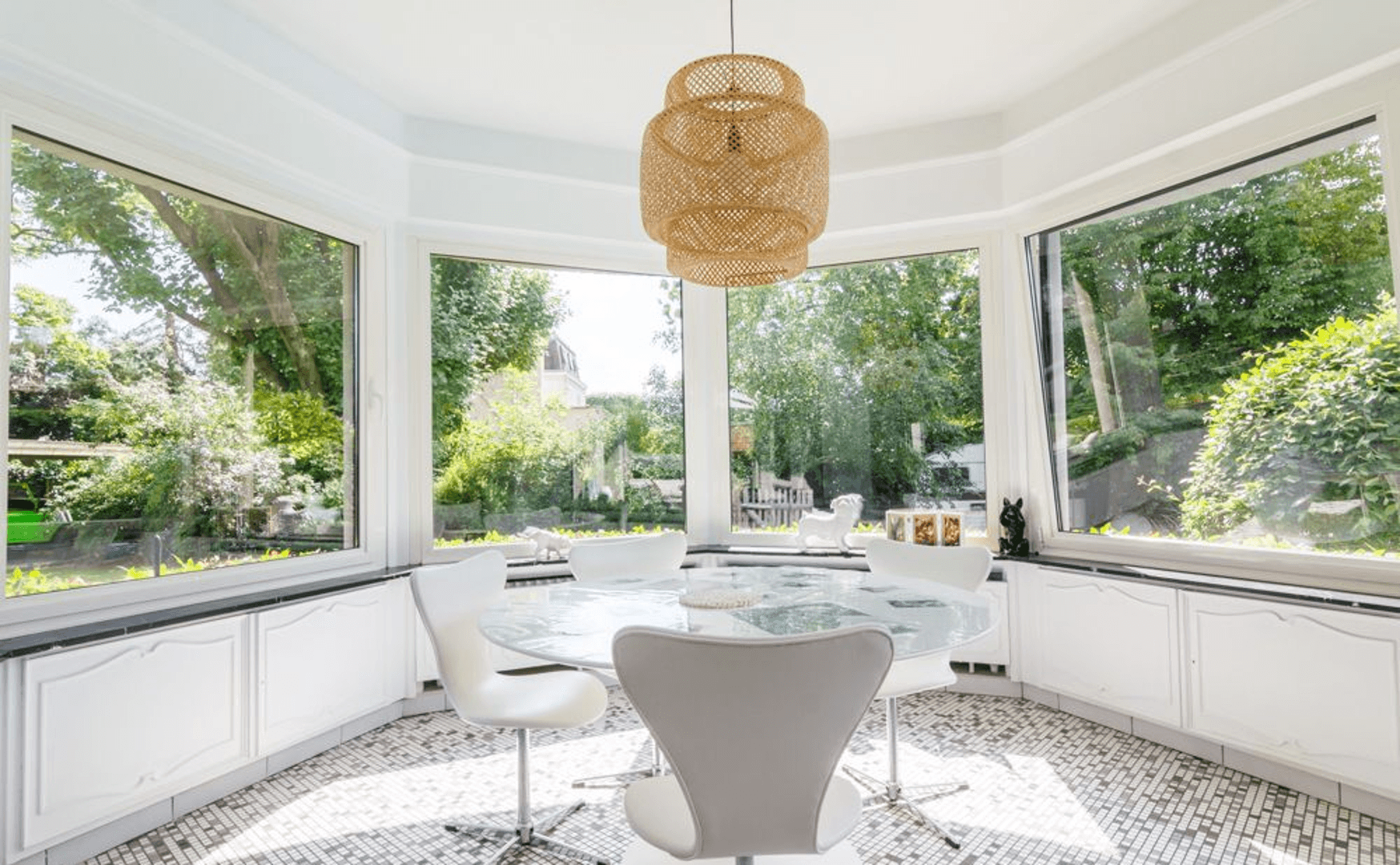 La Villa Wasqualienne - Vue extérieure et intérieure de la villa avec jardin et piscine à Wasquehal