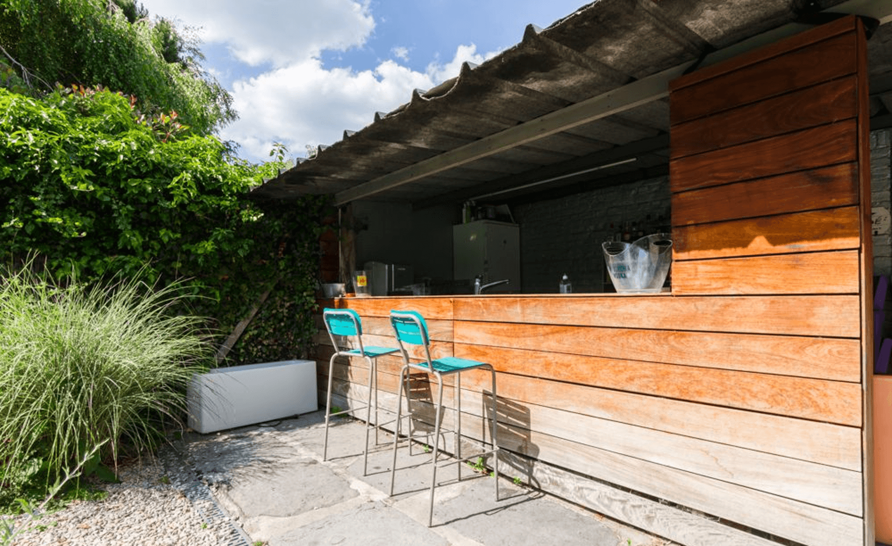 La Villa Wasqualienne - Vue extérieure et intérieure de la villa avec jardin et piscine à Wasquehal