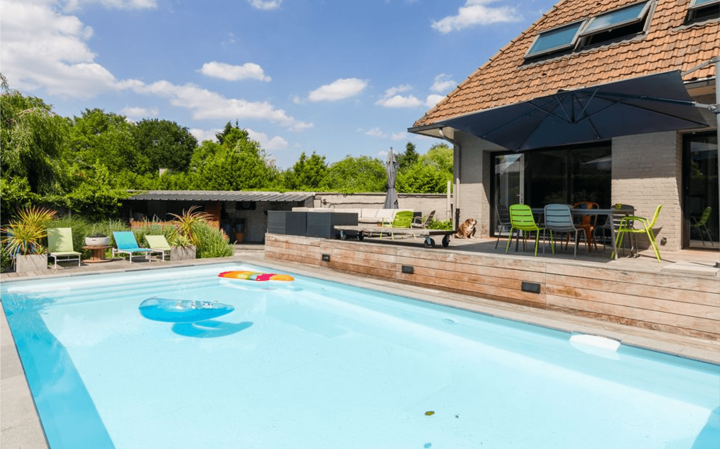 La Villa Wasqualienne - Vue extérieure et intérieure de la villa avec jardin et piscine à Wasquehal